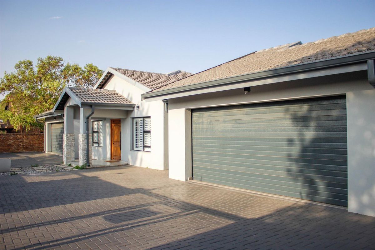 Modern and spacious family home! - Photo 2