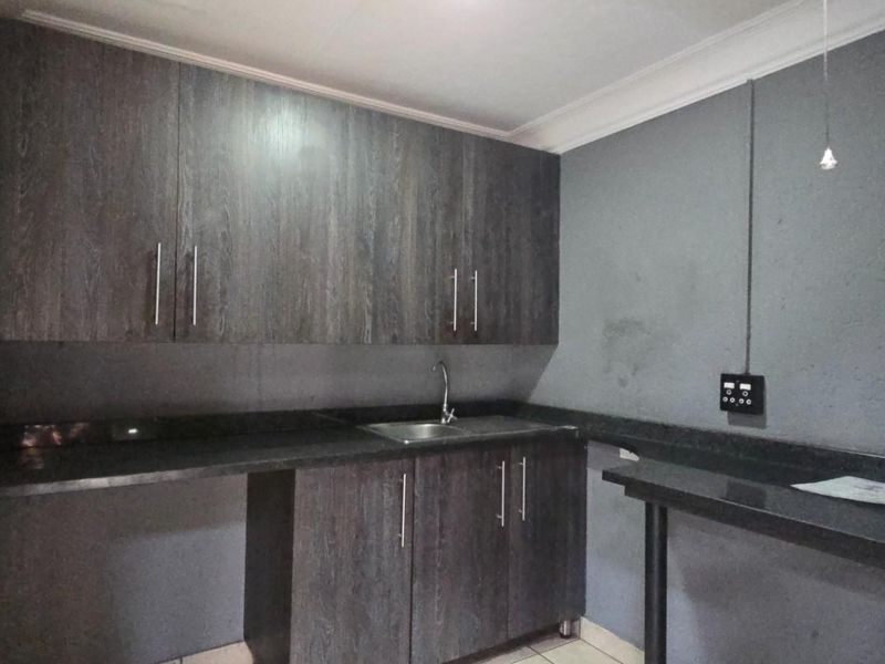 Spacious Industrial Workshop with Excellent Facilities - Ideal for Your Business Operations - Photo 8