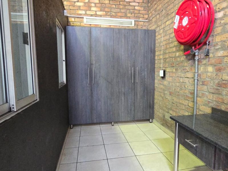 Spacious Industrial Workshop with Excellent Facilities - Ideal for Your Business Operations - Photo 7