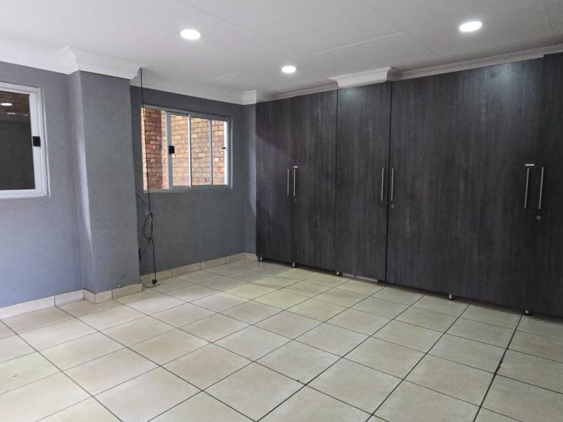 Spacious Industrial Workshop with Excellent Facilities - Ideal for Your Business Operations - Photo 5