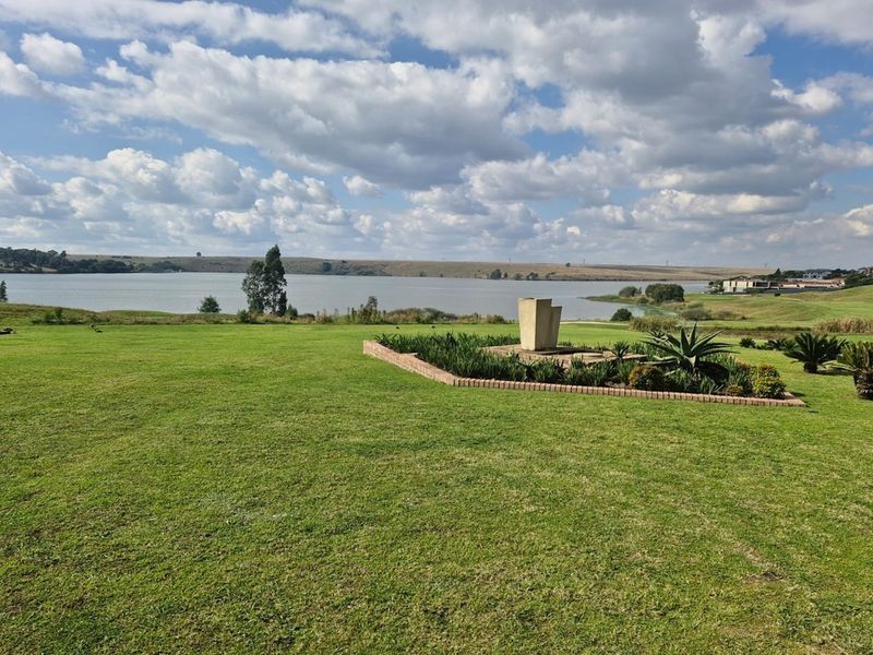 Luxury Waterfront Living for One - Secure, Stylish and Serene! - Photo 1