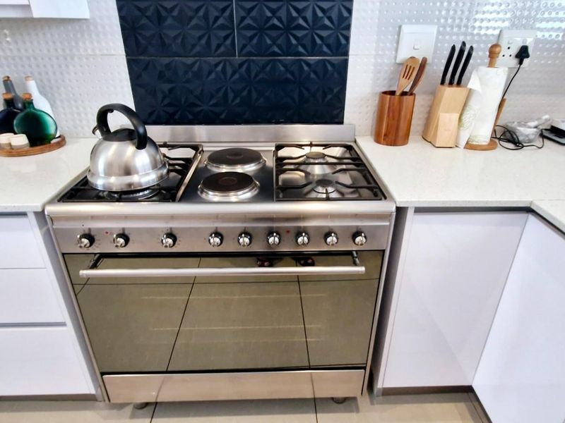 Modern Spacious home in Northriding AH - Photo 2