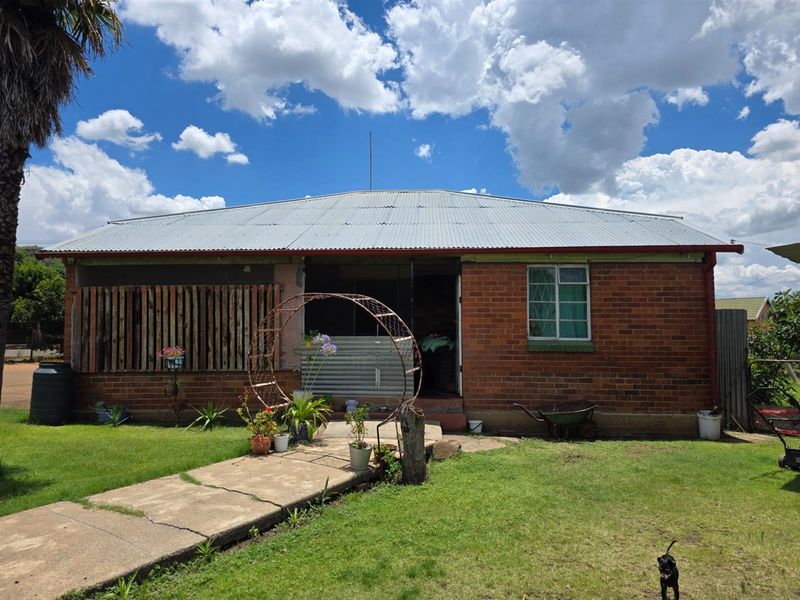 Unlock the Potential of This Spacious 3 Bedroom Home in Hilton - Photo 2