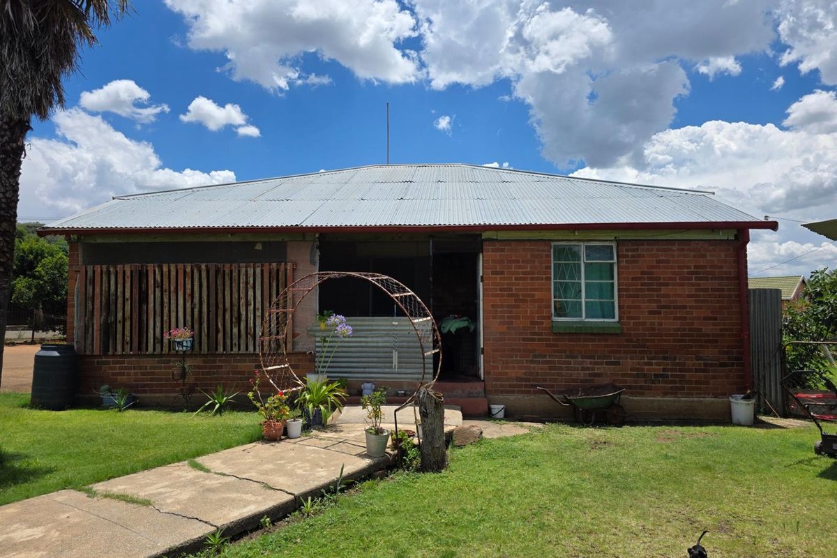 Unlock the Potential of This Spacious 3 Bedroom Home in Hilton - Photo 2