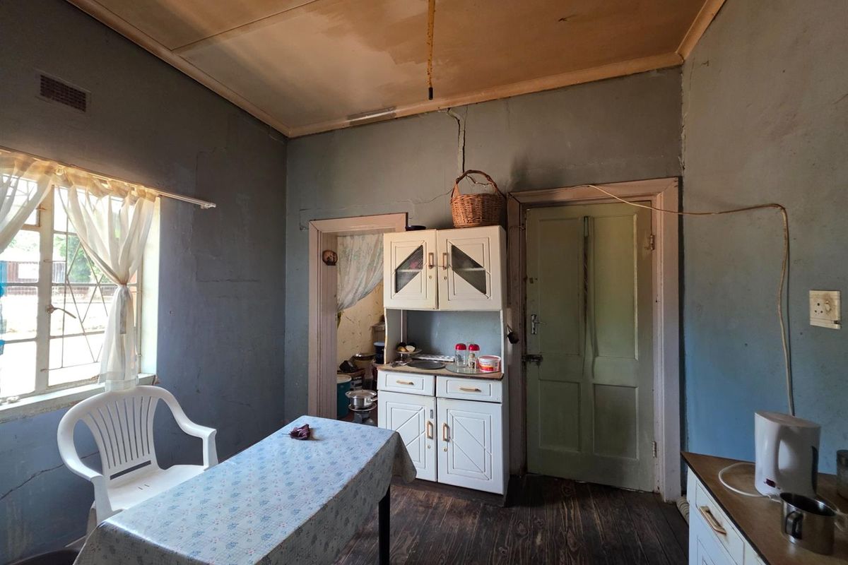 Unlock the Potential of This Spacious 3 Bedroom Home in Hilton - Photo 4