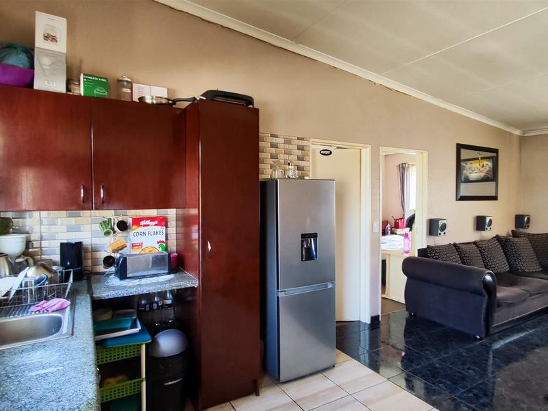 Apartment For Sale in Norton Home Estate, Benoni - Photo 2