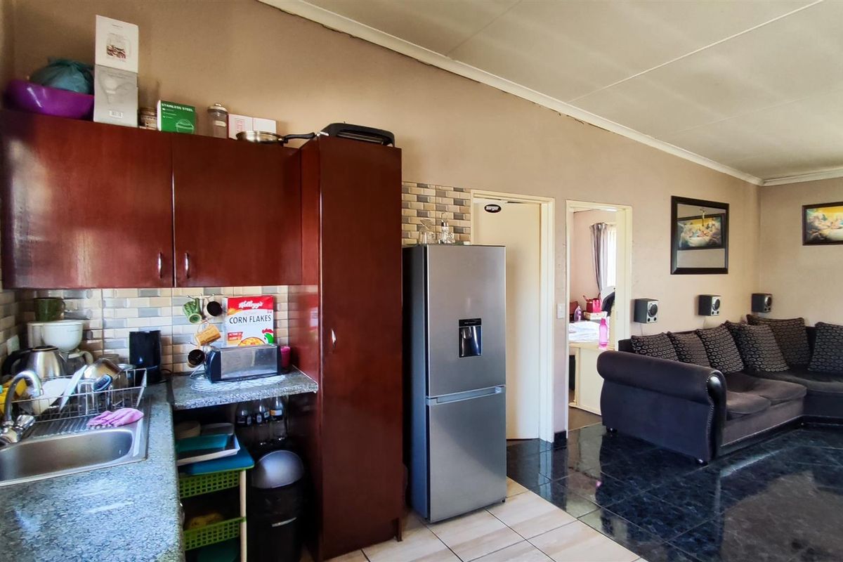Apartment For Sale in Norton Home Estate, Benoni - Photo 2