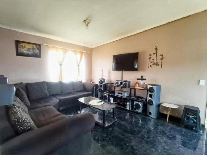 Apartment For Sale in Norton Home Estate, Benoni - Photo 4