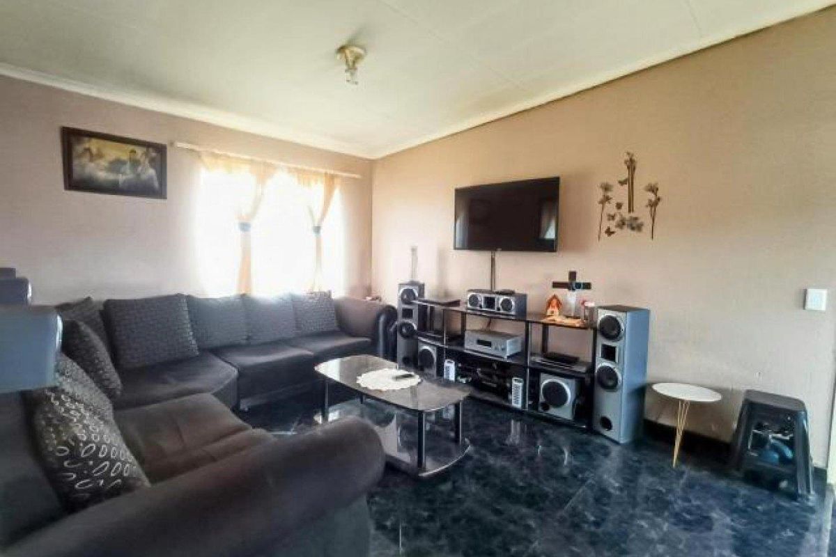 Apartment For Sale in Norton Home Estate, Benoni - Photo 4