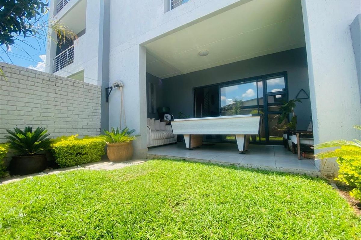 Apartment For Sale in Sandton - Photo 2