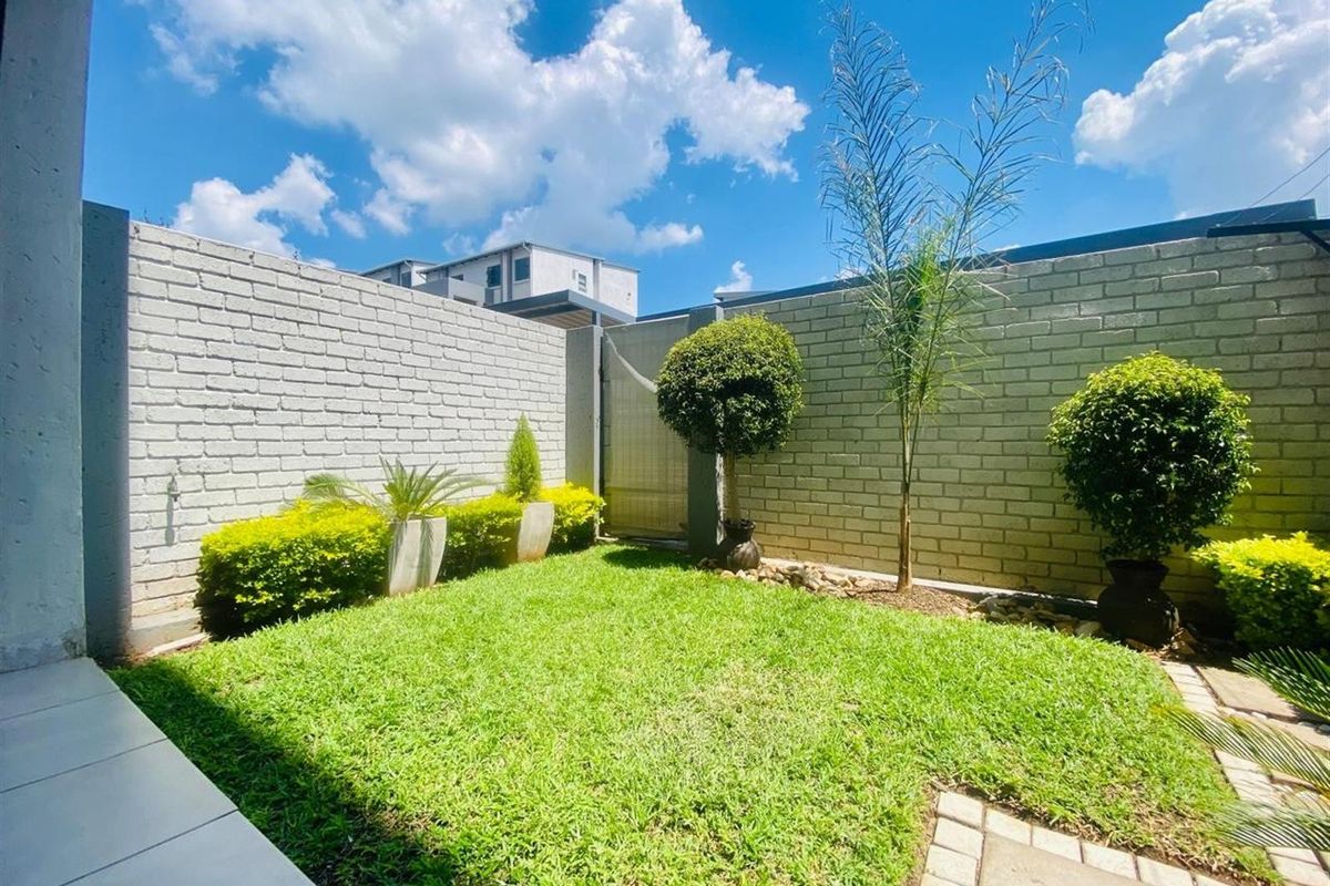 Apartment For Sale in Sandton - Photo 3