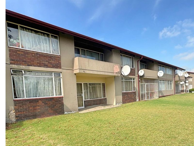 Spacious 2 Bedroom Flat in a Secure Complex - Photo 7