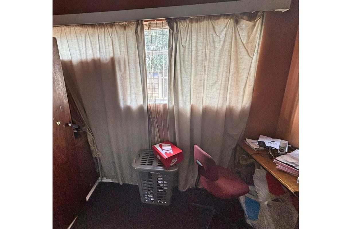 Spacious 2 Bedroom Flat in a Secure Complex - Photo 3