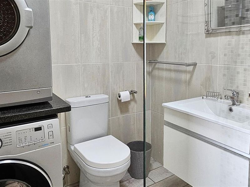 Luxury 3 Bedroom Apartment in Uvongo - Photo 6