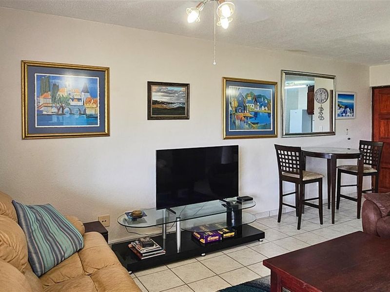 Luxury 3 Bedroom Apartment in Uvongo - Photo 9