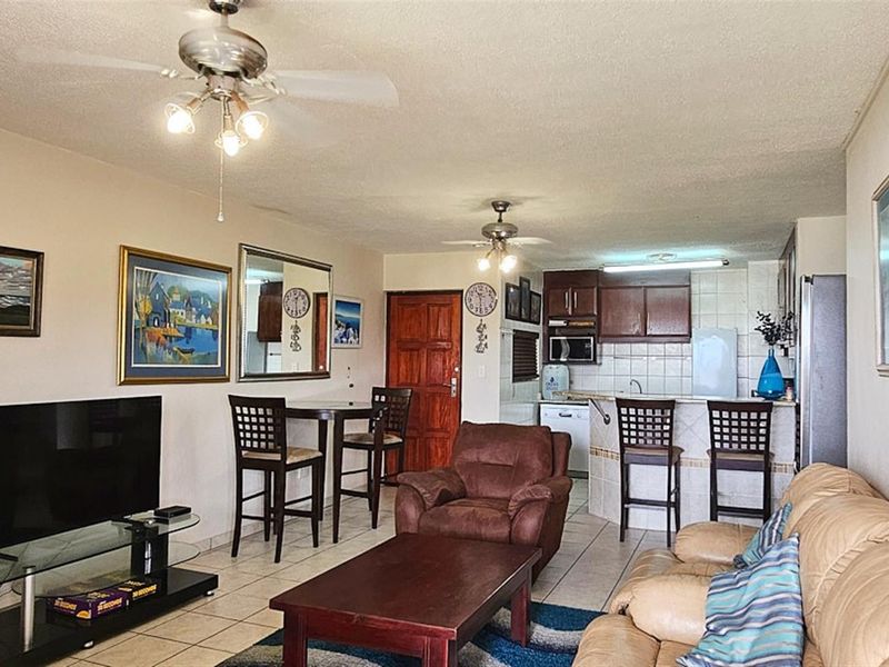 Luxury 3 Bedroom Apartment in Uvongo - Photo 8