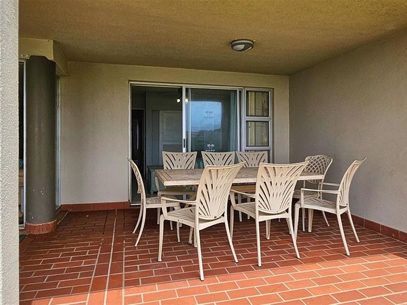 Luxury 3 Bedroom Apartment in Uvongo - Photo 2