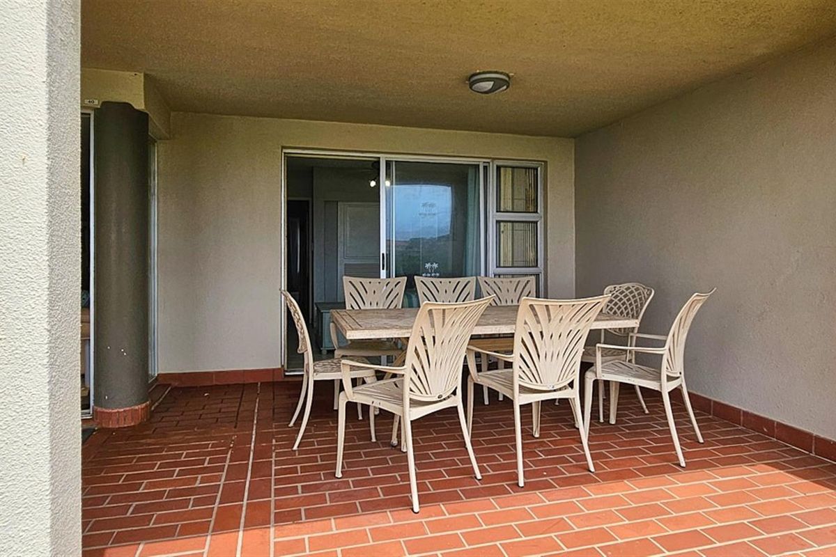 Luxury 3 Bedroom Apartment in Uvongo - Photo 2