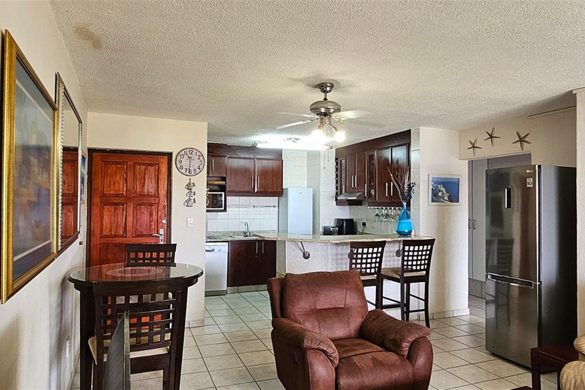 Luxury 3 Bedroom Apartment in Uvongo - Photo 3