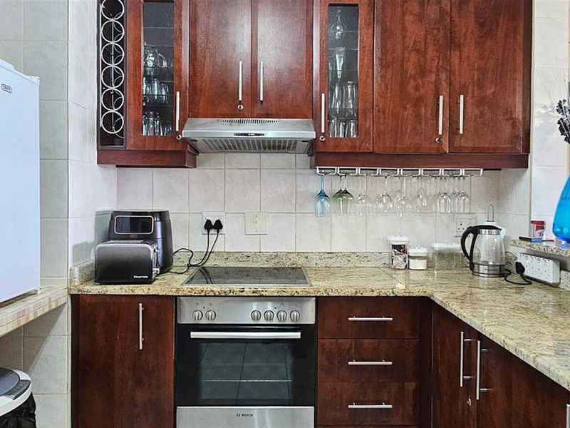 Luxury 3 Bedroom Apartment in Uvongo - Photo 4