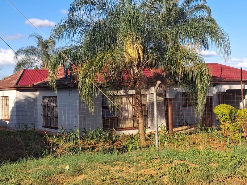 House For Sale in Thohoyandou Makwarela Ext 3 - Photo 6