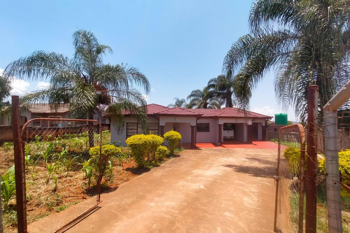 House For Sale in Thohoyandou Makwarela Ext 3 - Photo 5