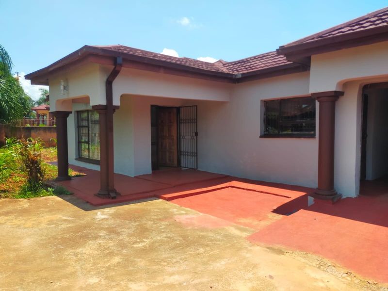 House For Sale in Thohoyandou Makwarela Ext 3 - Photo 3