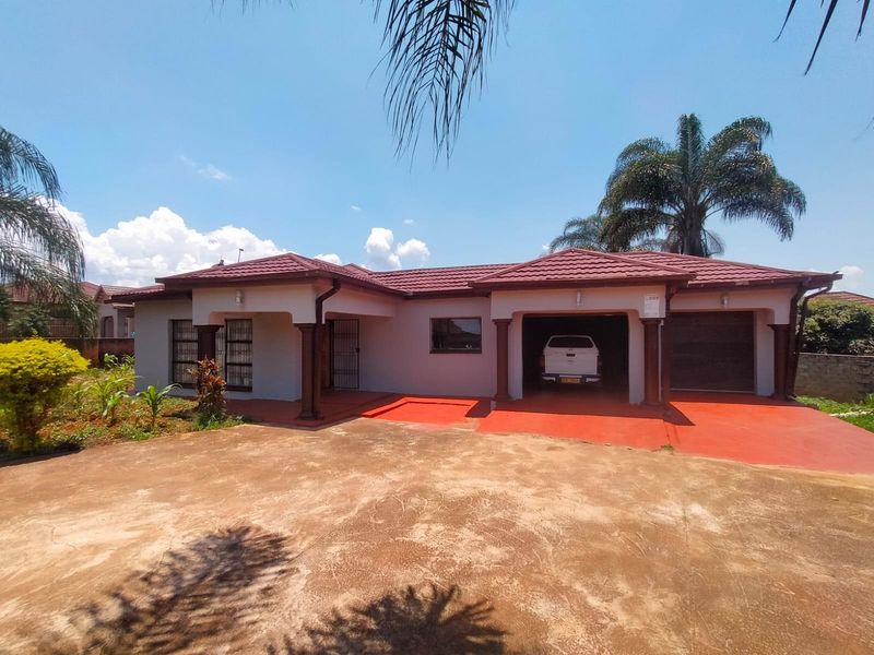 House For Sale in Thohoyandou Makwarela Ext 3 - Photo 2