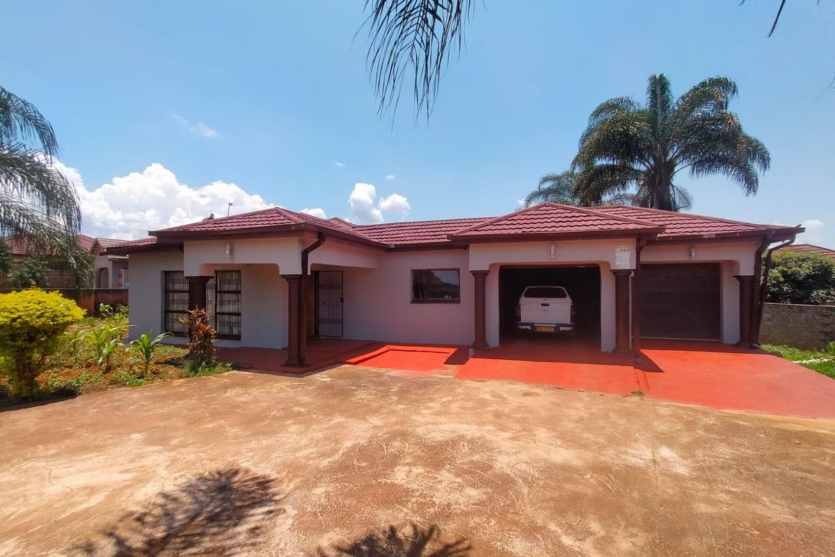 House For Sale in Thohoyandou Makwarela Ext 3 - Photo 2