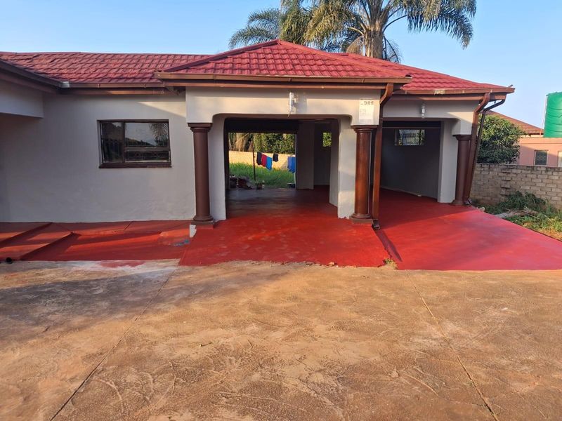 House For Sale in Thohoyandou Makwarela Ext 3 - Photo 4