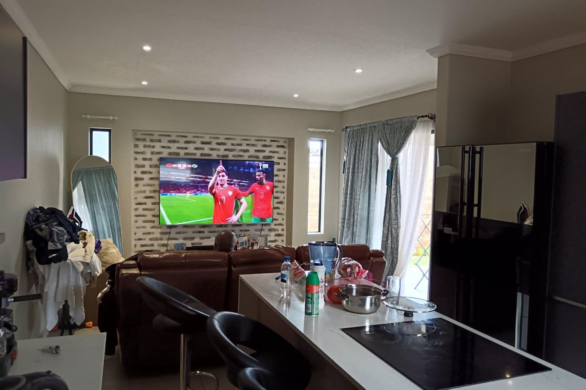 3 Bedroom House For Sale in Cosmo City, Lion Pride Estate, Roodepoort - Photo 3
