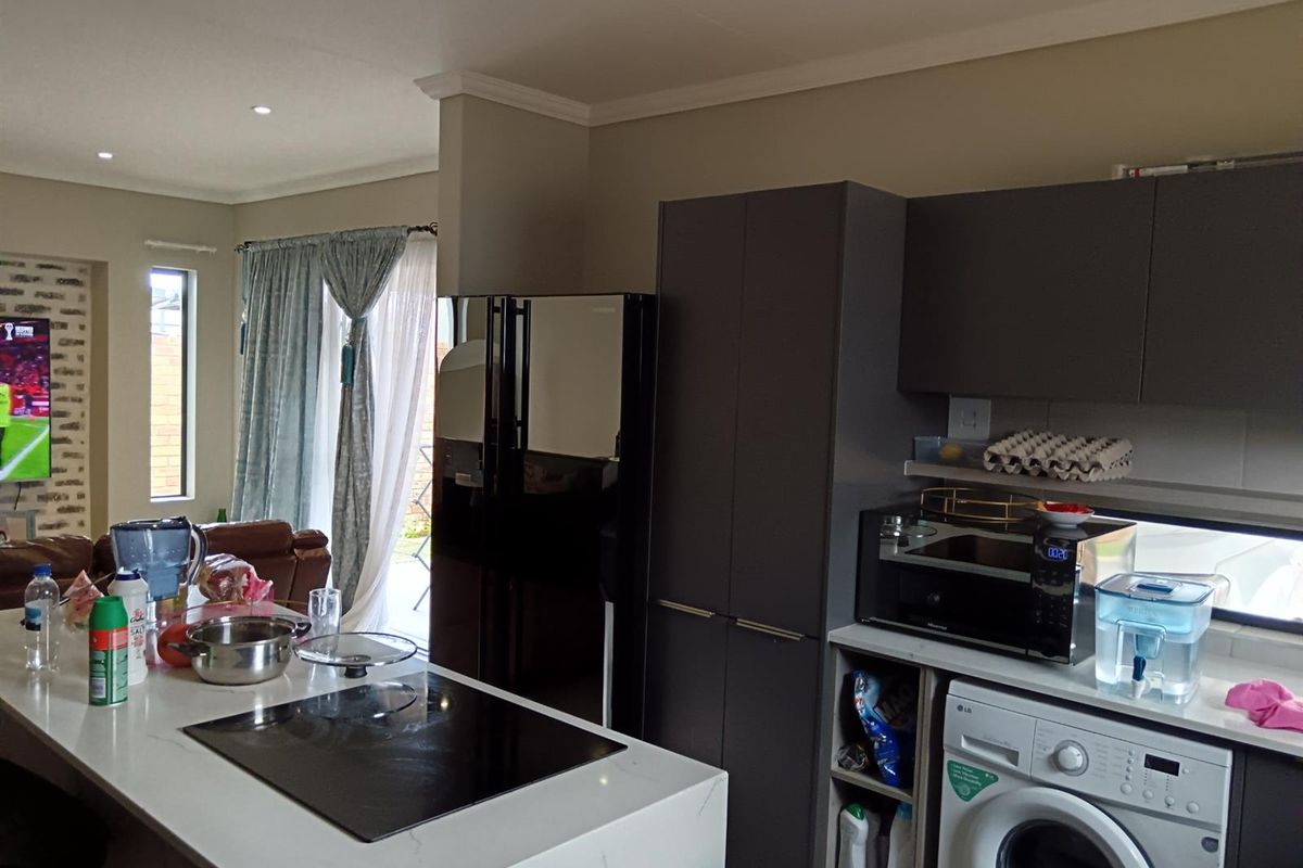 3 Bedroom House For Sale in Cosmo City, Lion Pride Estate, Roodepoort - Photo 4