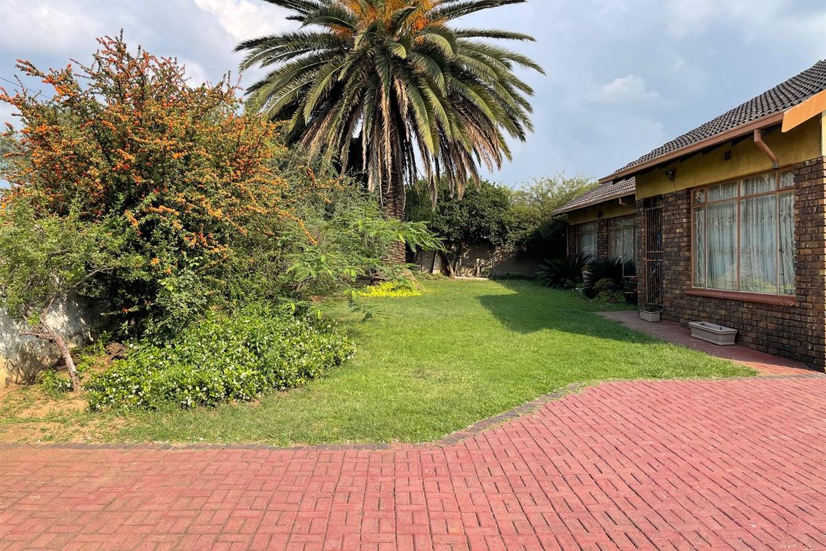 House For Sale in Tasbet Park, Witbank - Photo 4