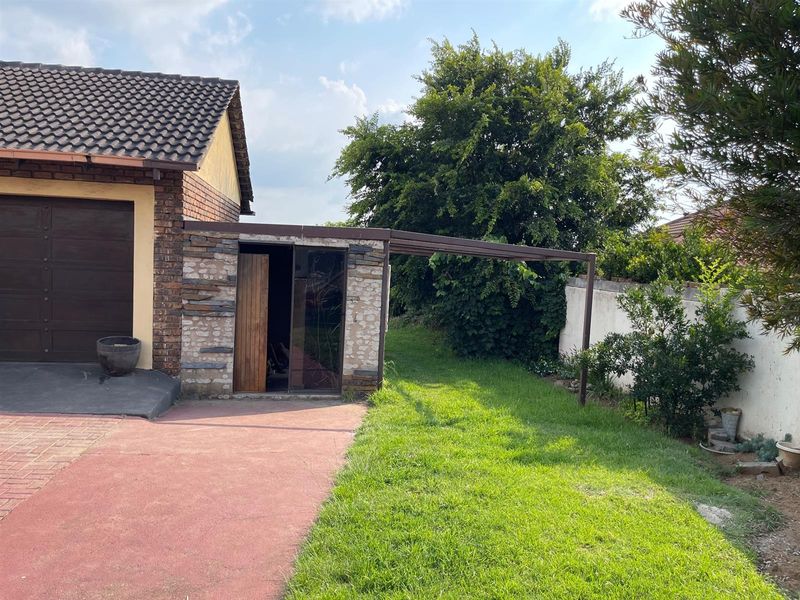 House For Sale in Tasbet Park, Witbank - Photo 3