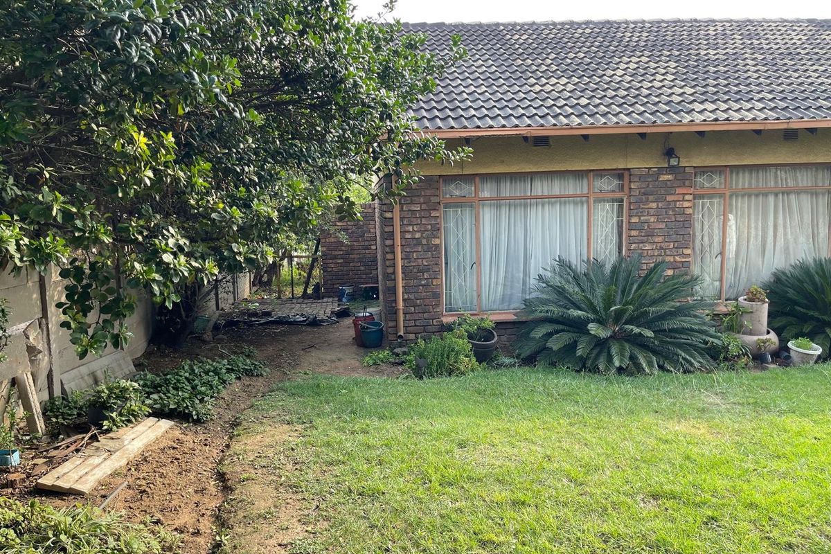 House For Sale in Tasbet Park, Witbank - Photo 5