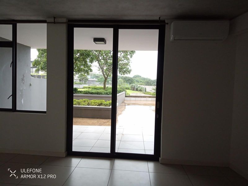 Stunning one bedroom apartment overlooking the sea. - Photo 3