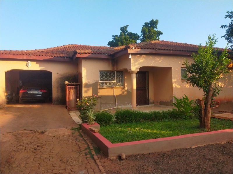 House For Sale in Thohoyandou Block L - Photo 3
