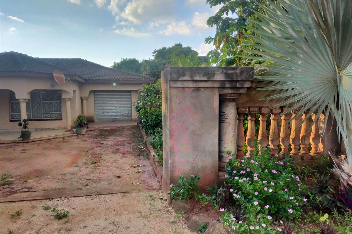 House For Sale in Thohoyandou Block L - Photo 2