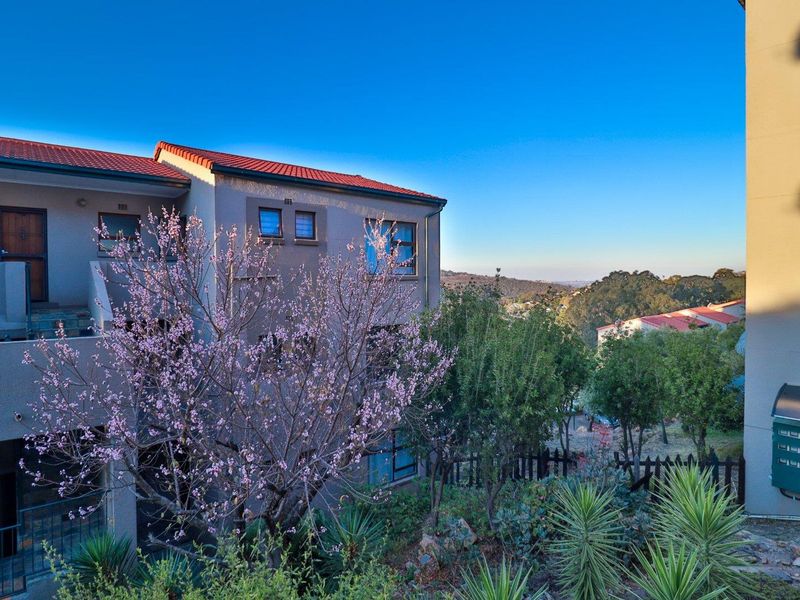 Apartment For Sale in Wilro Park, Roodepoort - Photo 1