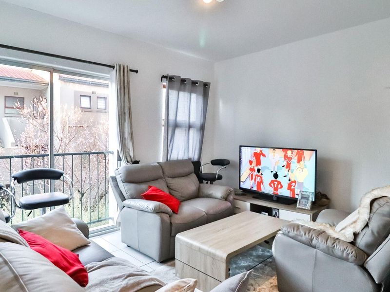 Apartment For Sale in Wilro Park, Roodepoort - Photo 7