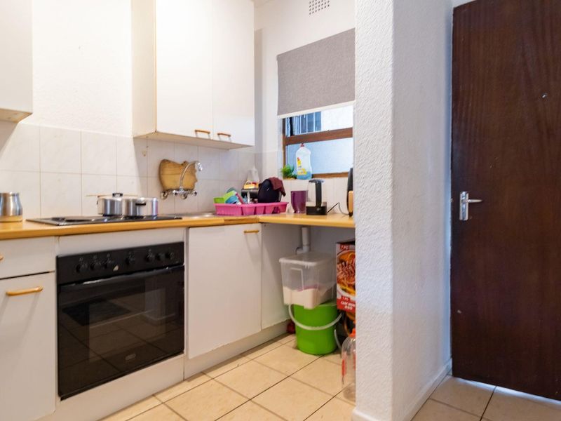 Apartment For Sale in Wilro Park, Roodepoort - Photo 3