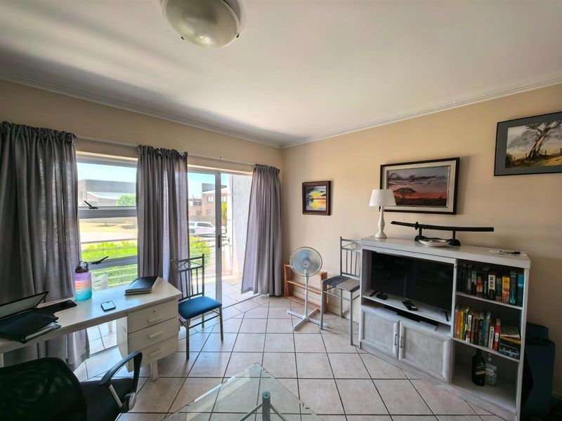 2 Bedroom Apartment for sale in Reebok - Photo 9