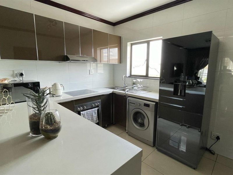 Apartment To Rent in Fourways, Sandton - Photo 2