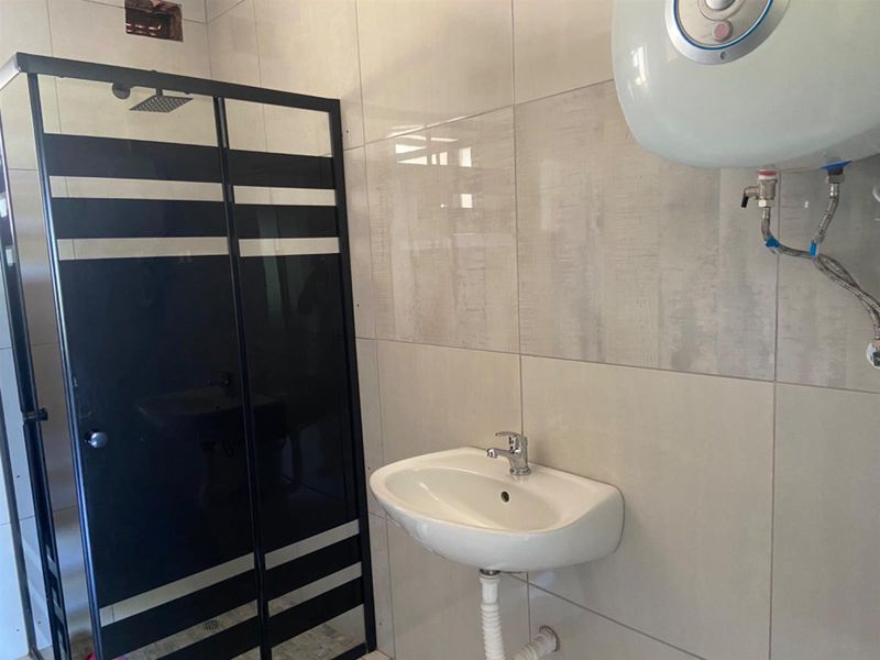 Cottage To Rent in Athlone Park, Amanzimtoti, KwaZulu Natal - Photo 8