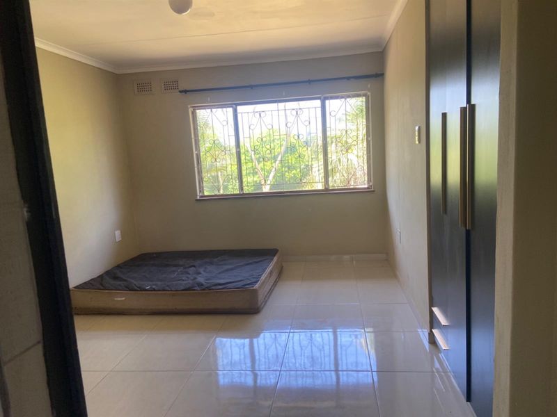 Cottage To Rent in Athlone Park, Amanzimtoti, KwaZulu Natal - Photo 9