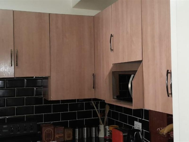 Apartment For Sale in Berea, Johannesburg - Photo 6