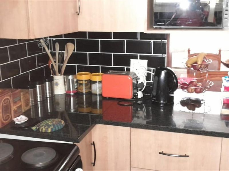 Apartment For Sale in Berea, Johannesburg - Photo 4