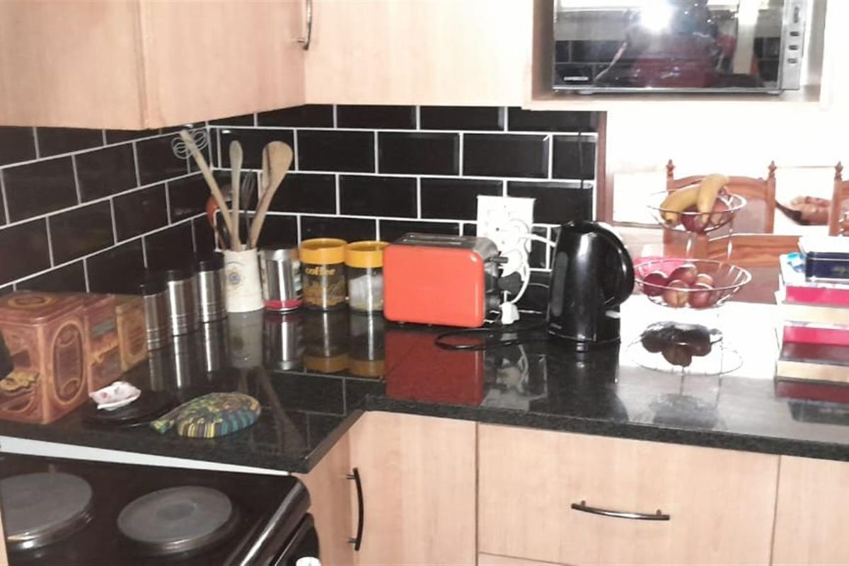 Apartment For Sale in Berea, Johannesburg - Photo 4