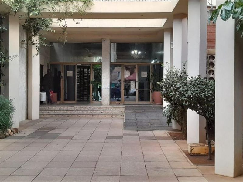 Apartment For Sale in Berea, Johannesburg - Photo 3