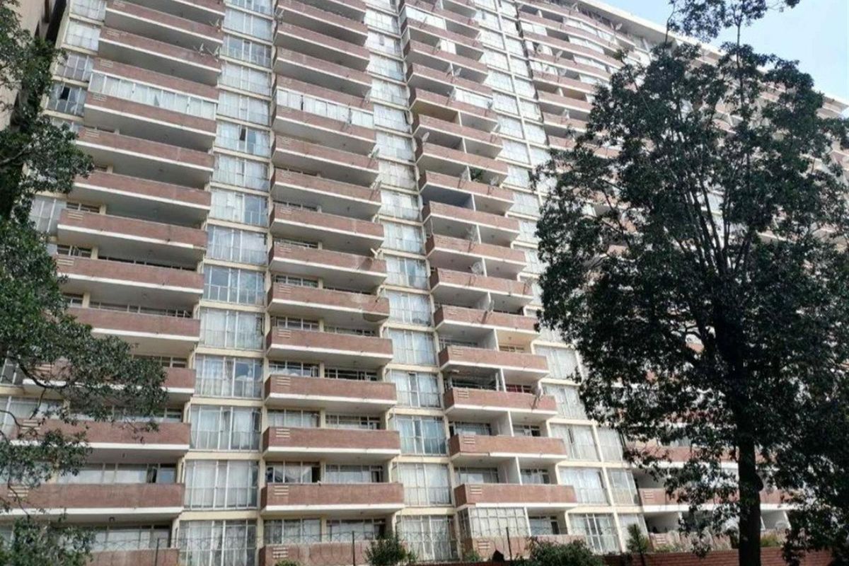 Apartment For Sale in Berea, Johannesburg - Photo 2